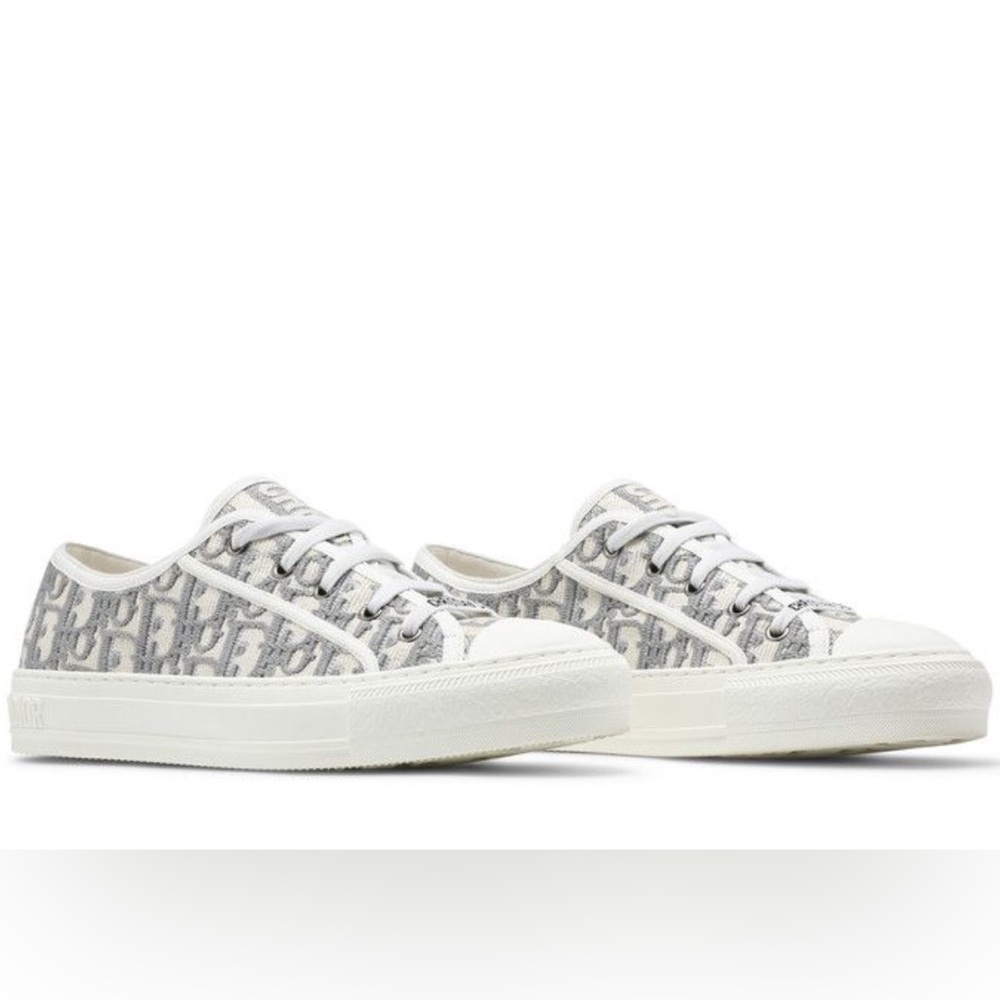 Walk-in Dior Sneakers Size 40